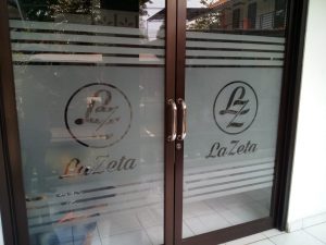 sticker cutting kaca bisnis