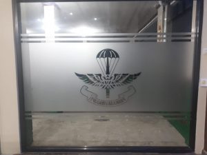 sticker cutting kaca murah